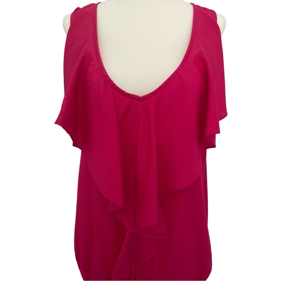 BANANA REPUBLIC SLEEVELESS BLOUSE. FUCHSIA. RUFFLES.GOLD BUTTON DETAIL. Size L - Picture 4 of 16
